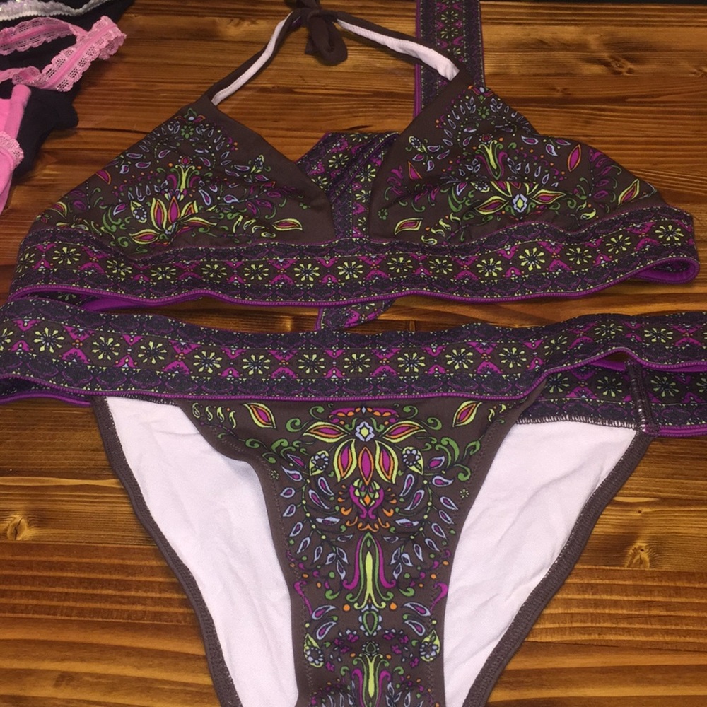V Secret swimsuit +tanks - Picture 2 of 8